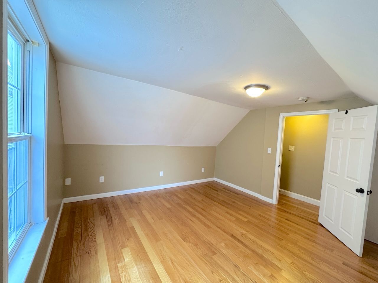 Building Photo - 848 Main St