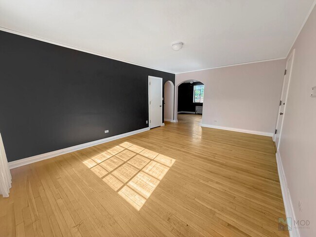 Building Photo - $0 DEPOSIT OPTION. CHARMING VINTAGE 1 BEDR...