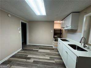 Building Photo - 5971 Robin Hood Ln