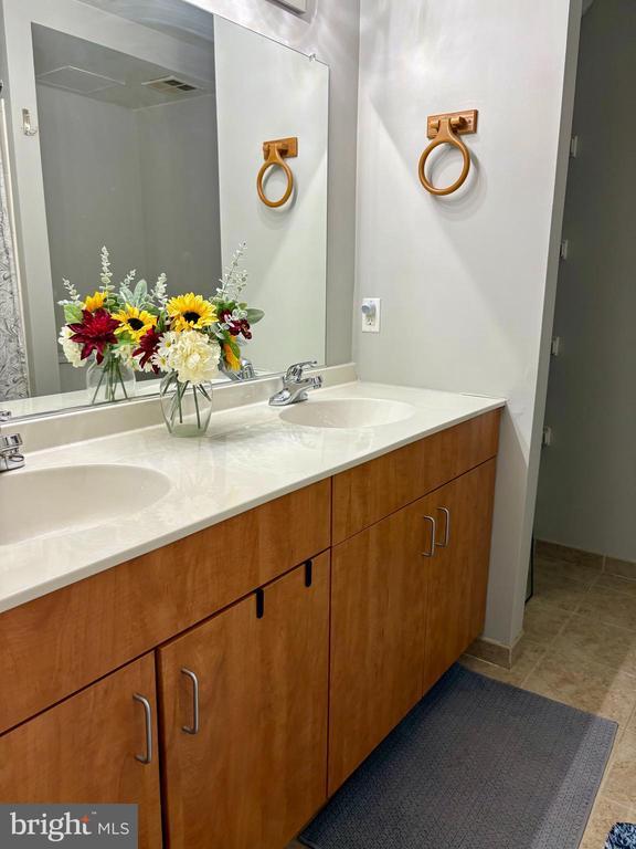 Building Photo - 1101 Primrose Ct