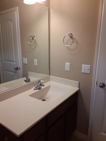 Building Photo - 1112 Greyback Dr