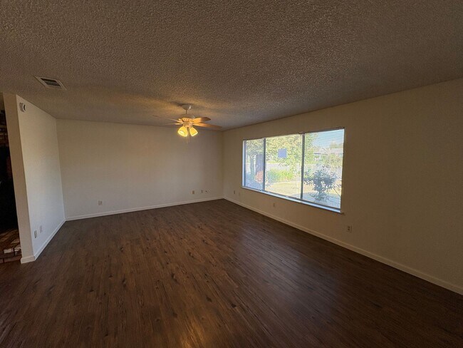 Building Photo - 636 Ramblewood Ct