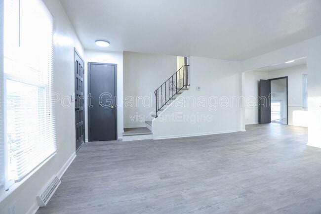 Building Photo - 5115 N 60th St