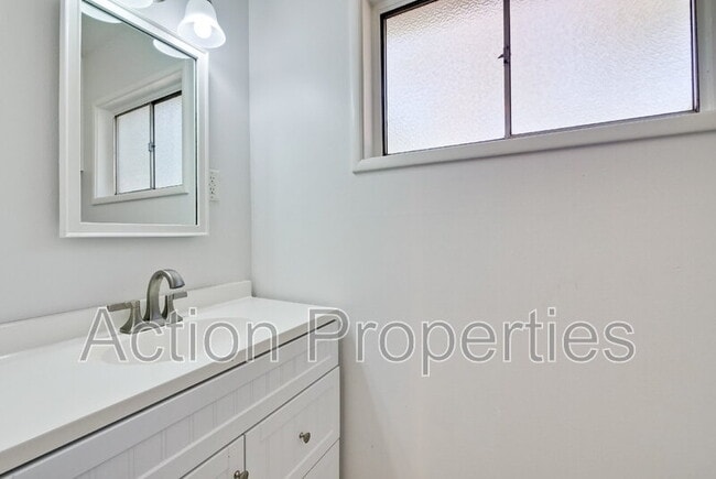 Building Photo - 1034 Tulane Dr