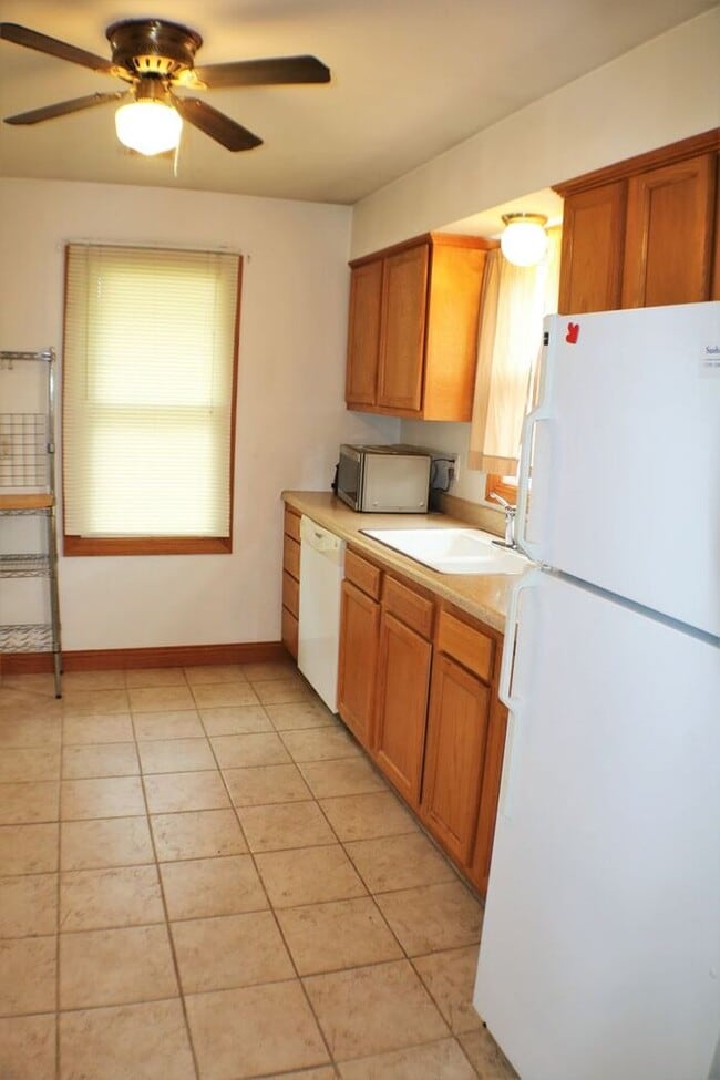Building Photo - $1,250 | 2 Bedroom, 1 Bathroom Duplex | No...