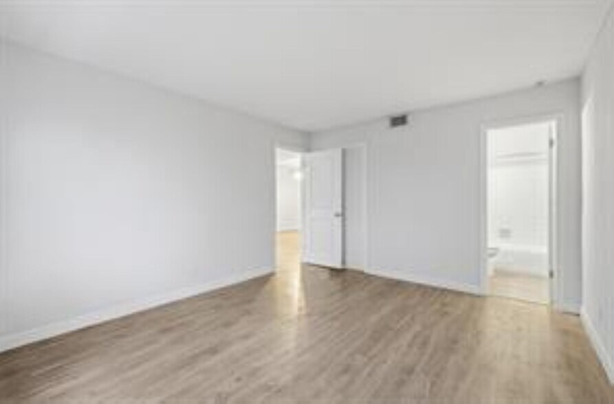 Building Photo - 1400 NE 57th St