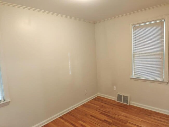 Building Photo - 1409 Royal Ave