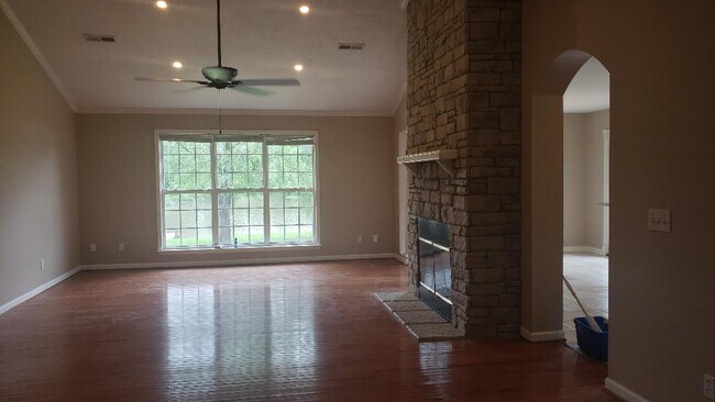 Building Photo - 350 Swindall Cir