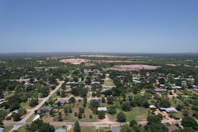 Building Photo - 311 E Castleshoals Dr