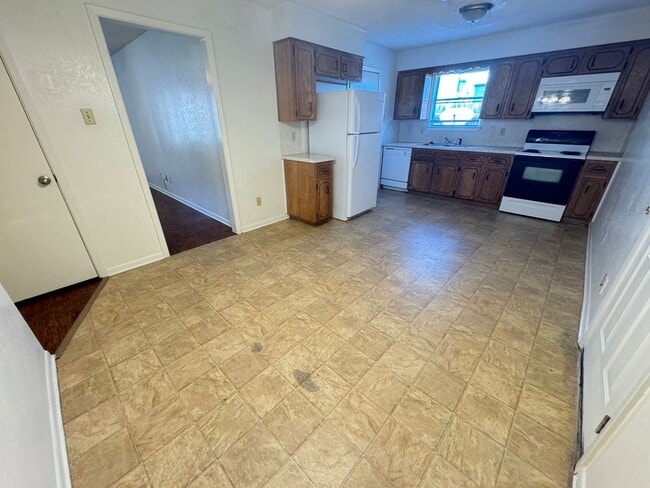 Building Photo - 2208 Chafin Dr