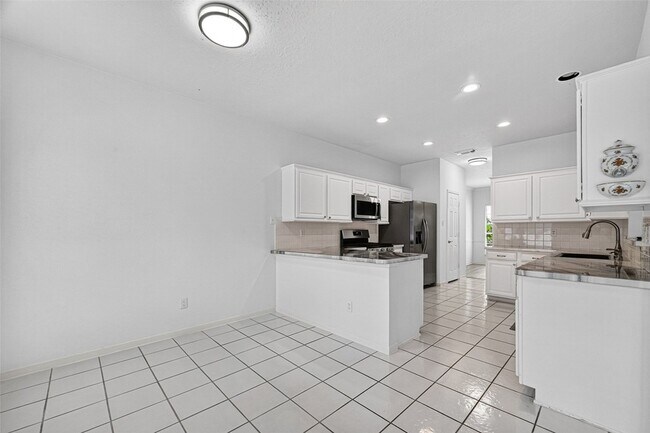 Building Photo - 1253 El Camino Village Dr