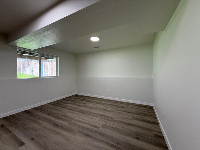Building Photo - 7915 E Woodland Park Dr