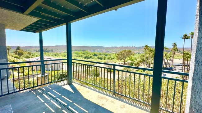 Building Photo - Sweet Two-Story Home with Amazing Views in...