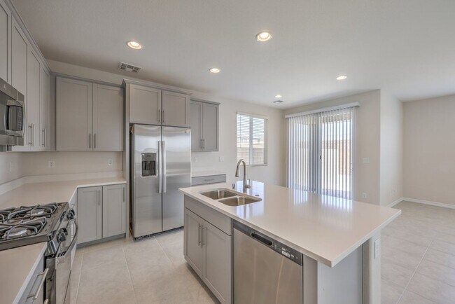 Building Photo - Fully Upgraded - 4bedroom & 2.5 bathrooms-