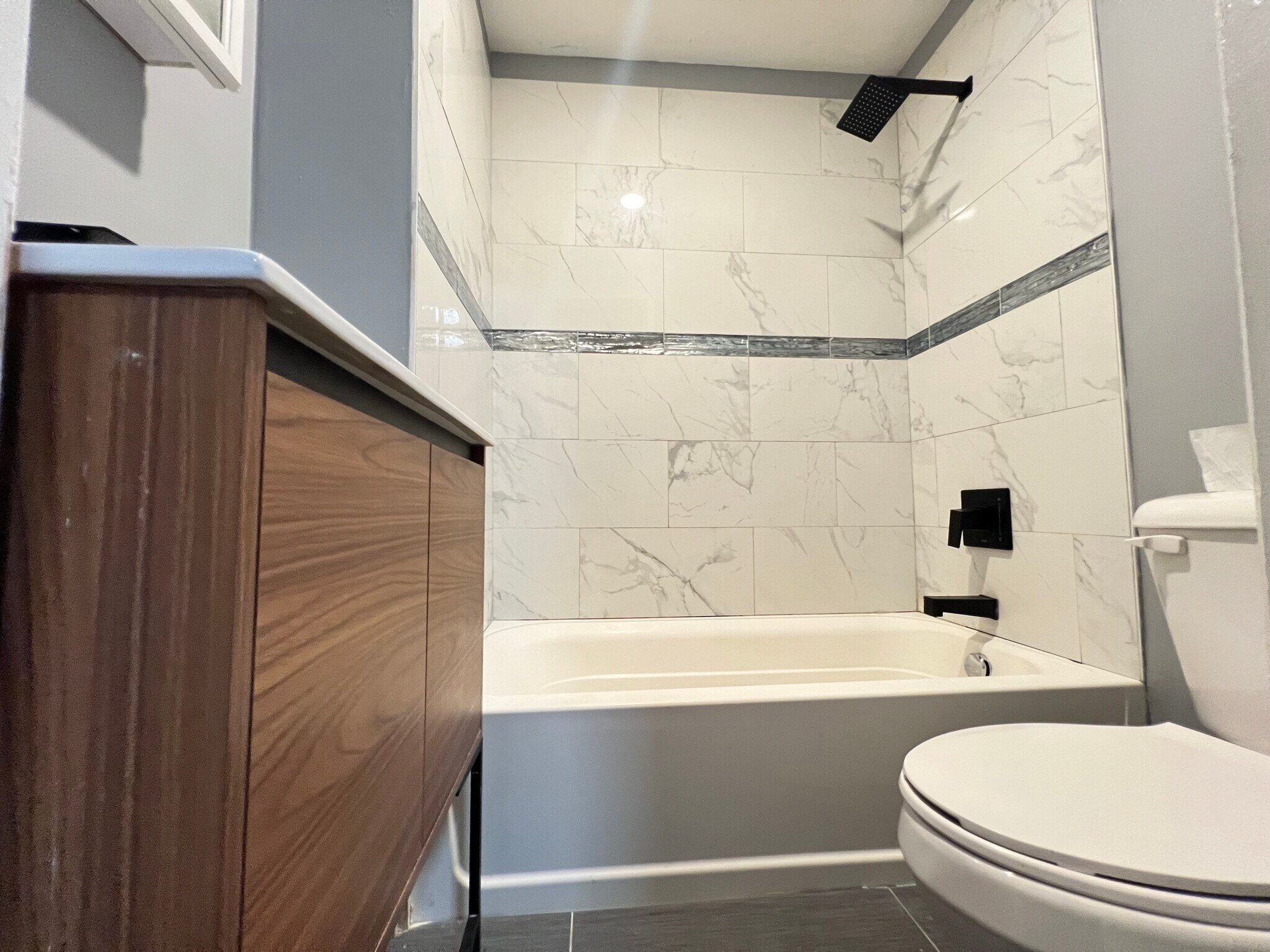 Unit 2 - 300 Lyons Ave