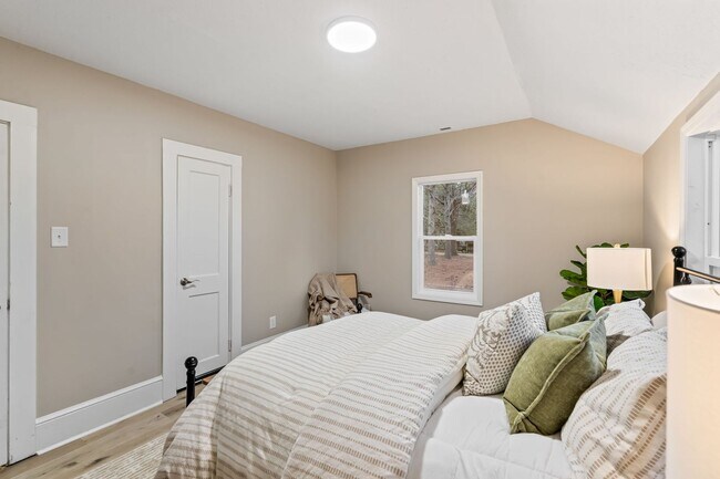 Building Photo - Freshly Remodeled 2 bedroom 1 bath in downtown Lillington!