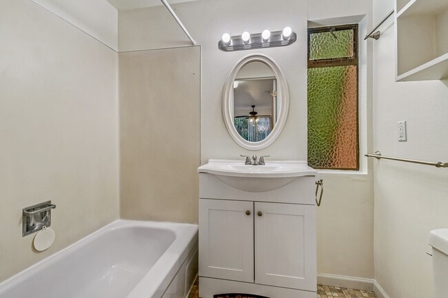 Building Photo - Super Unique Northgate Loft!