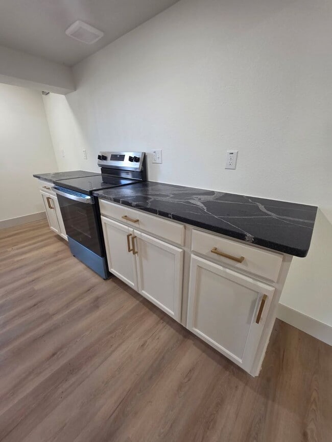 Building Photo - Studio Apartment with bathroom, kitchen & utility area on the lower level of property.