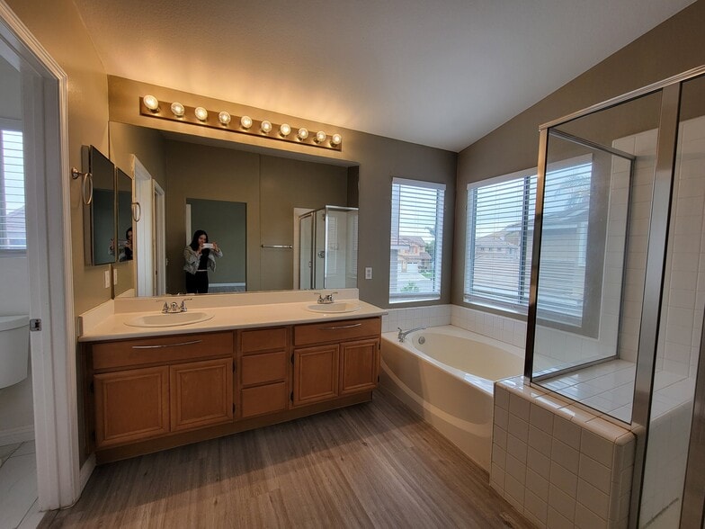 Building Photo - 16241 El Dorado Ct