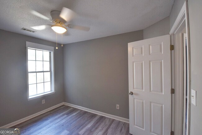 Building Photo - 700 S Fairfield Dr