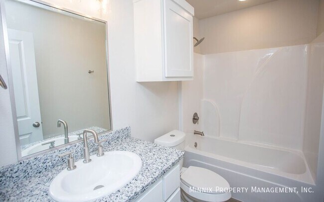 Building Photo - 310 E 77th St