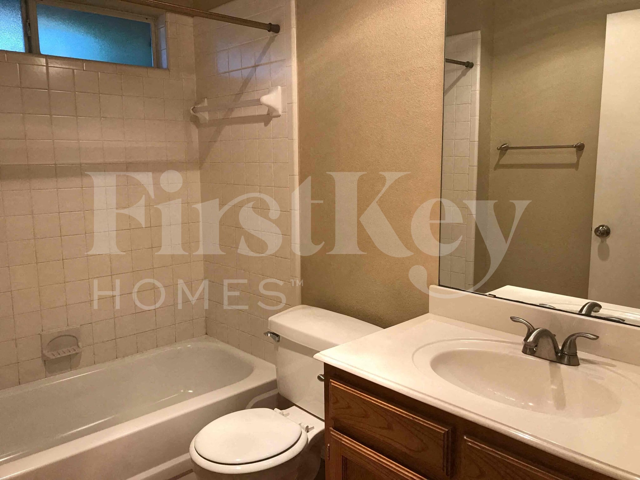 Building Photo - 1371 Gainsborough Way