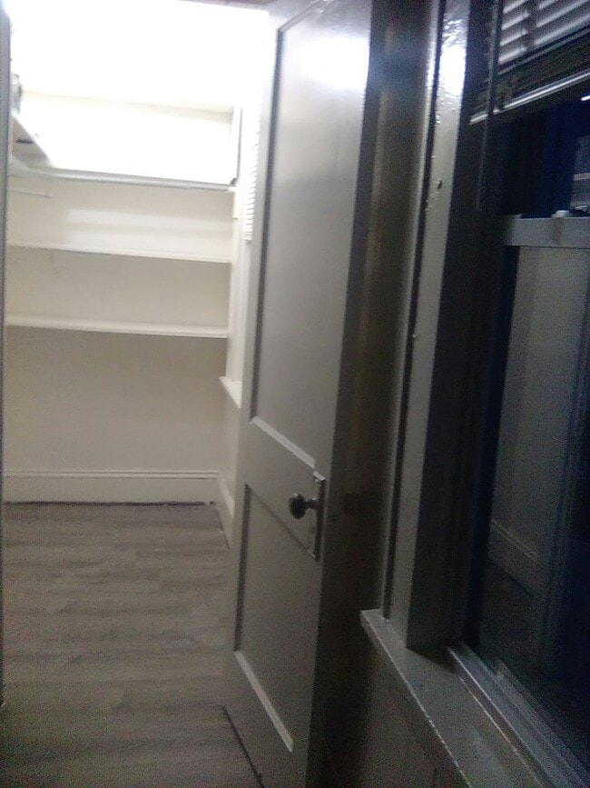 Building Photo - 89 Maple St