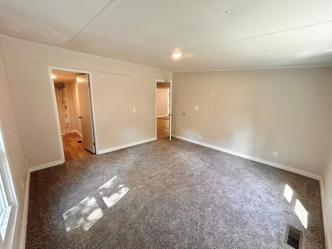 Building Photo - 415 Old Statesville Rd