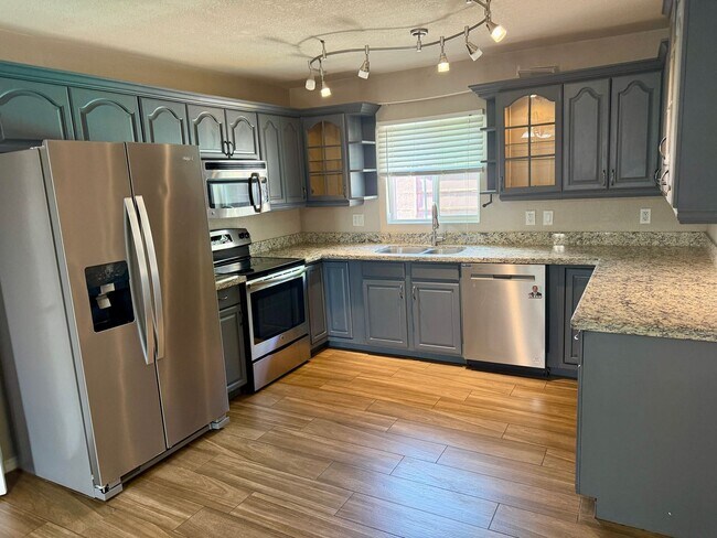 Building Photo - 4 bedroom home with private pool & solar