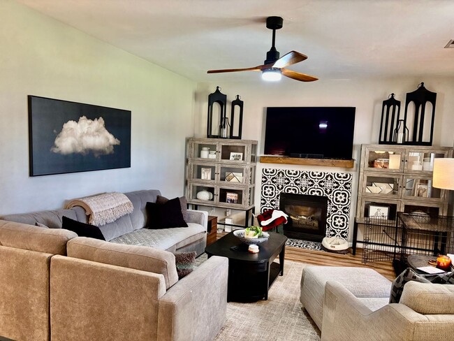 Building Photo - 3 bedroom/2.5 bathroom- Lake Cambridge- Kiln Creek