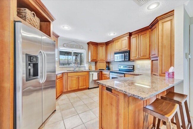 Building Photo - 1038 Contento St