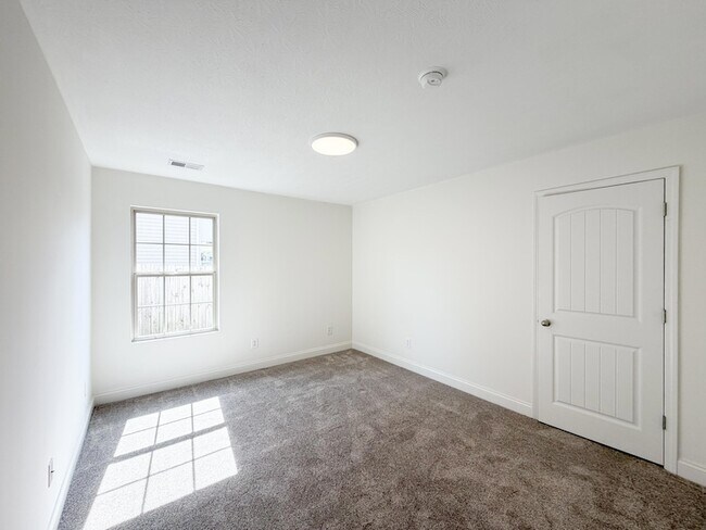 Building Photo - 1240 Orchard Dr