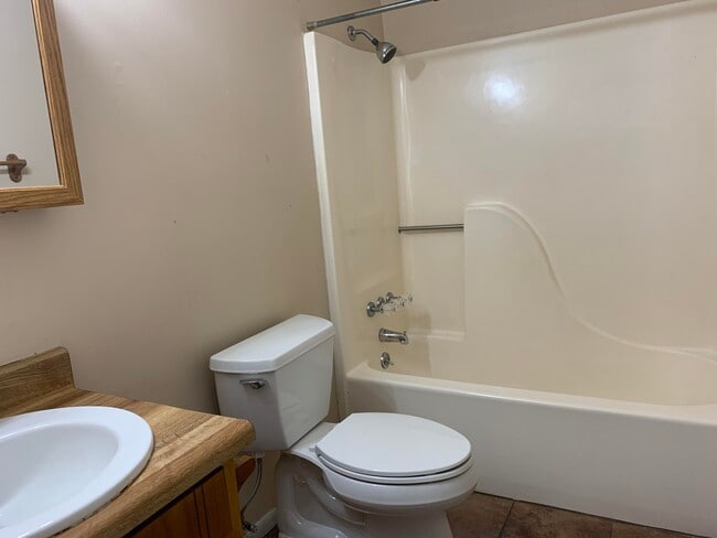 Building Photo - 719 S Berthe Ave