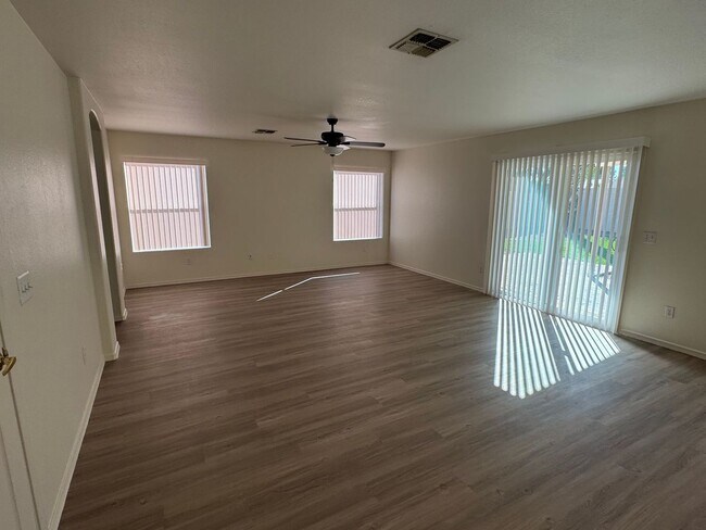 Building Photo - Chandler Home 3 bed - 2 1/2 bath with Loft...