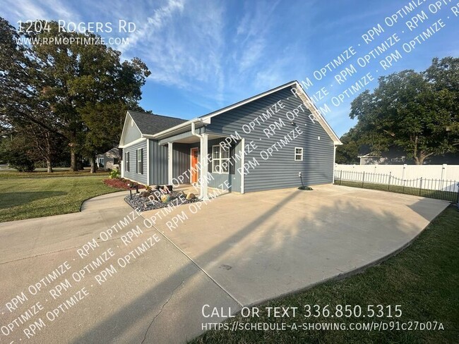 Building Photo - 1204 Rogers Rd