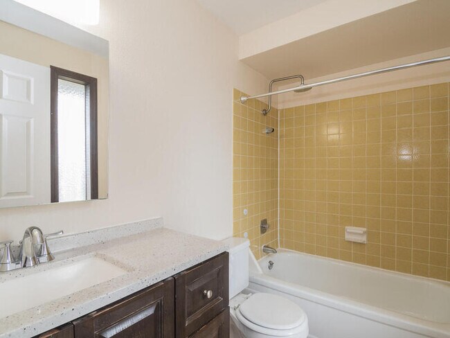 Building Photo - 1475 SW Orchard Ave