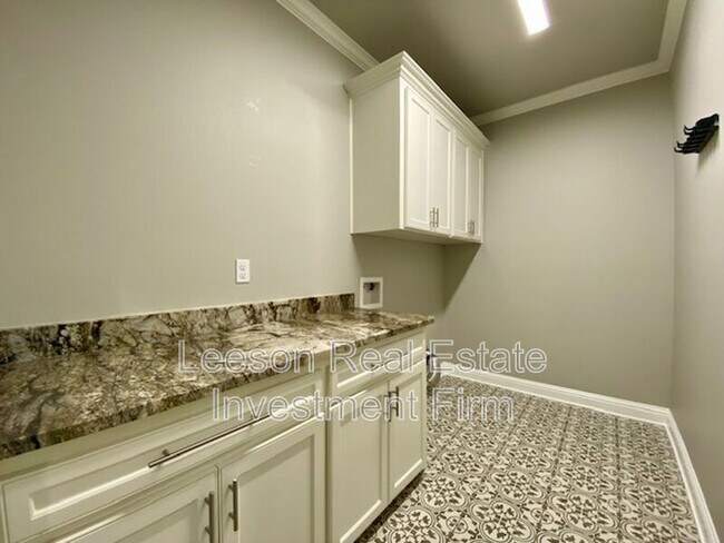 Building Photo - 2076 Highpoint Pl
