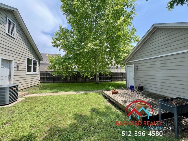 Building Photo - Available Now: Bright and Inviting 2 Bed, ...