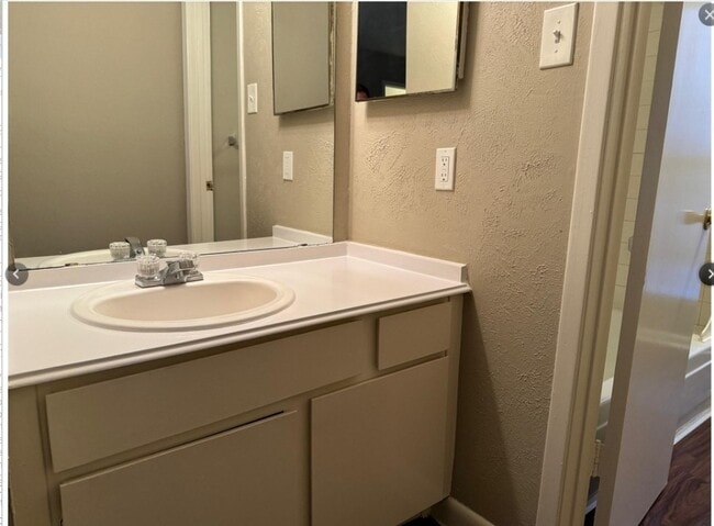 Building Photo - 2200 Cypress Landing Rd