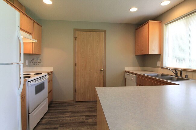 Building Photo - 3 Bedrooms, 2 Bath Home in West Pasco