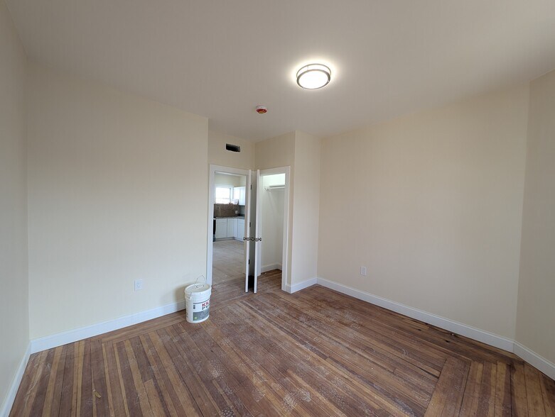 Building Photo - 5 Lowell Cir