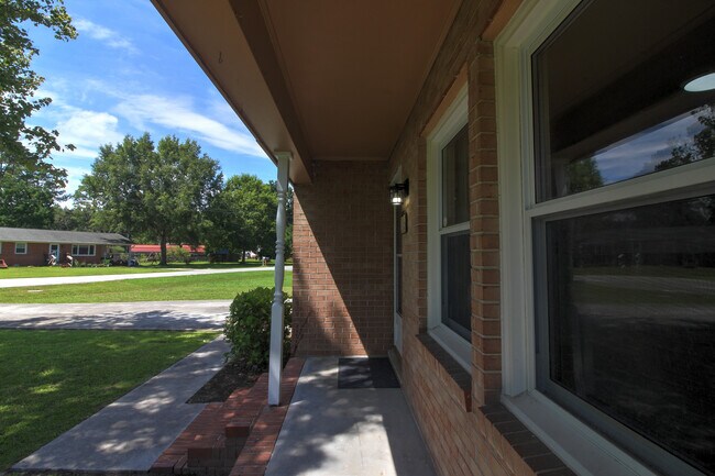 Building Photo - 105 Sandy Ln