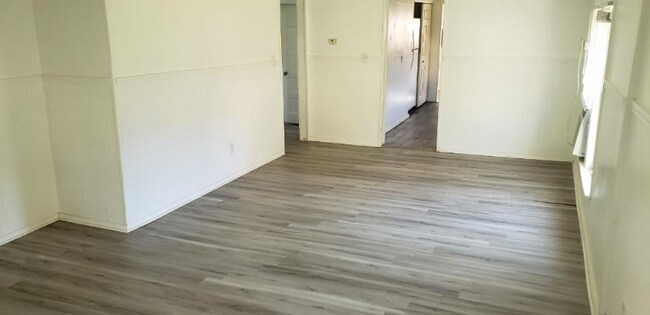 Building Photo - 502 Kanawha Ave S