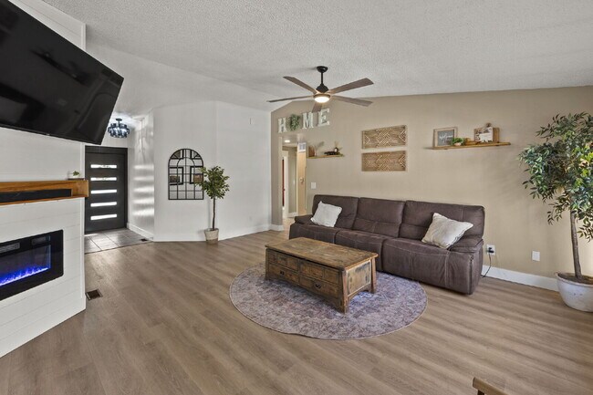 Building Photo - Modern Comfort Meets Charm – Beautifully U...