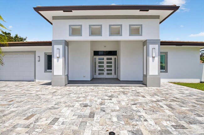 Building Photo - 711 NE 6th St