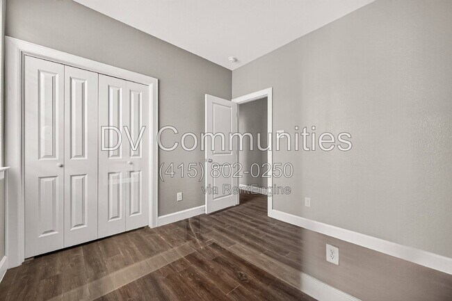 Building Photo - 1204 3rd St