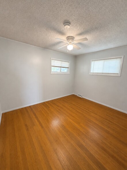 Building Photo - 360 W 4800 S