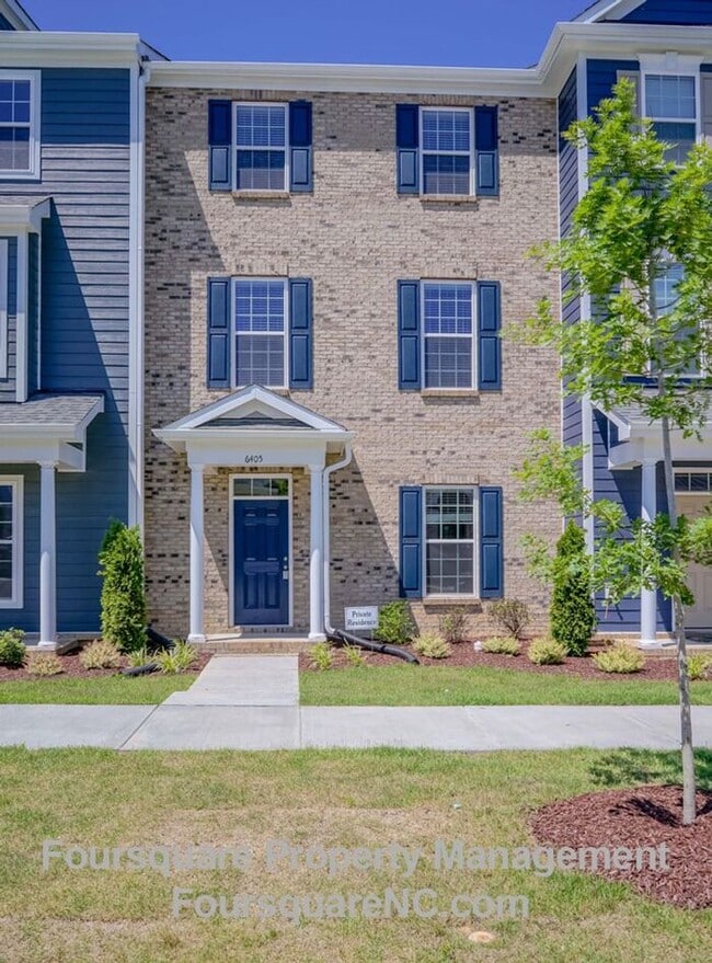Building Photo - Townhome | First Floor Bonus Room | Single...