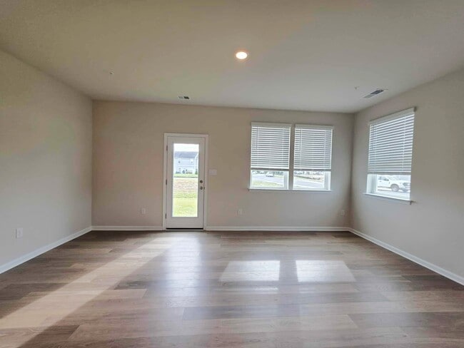 Building Photo - 1424 Sugarplum Ln