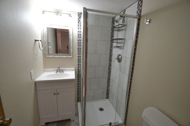 Building Photo - 4 Bedroom Home Available Near COS Airport!